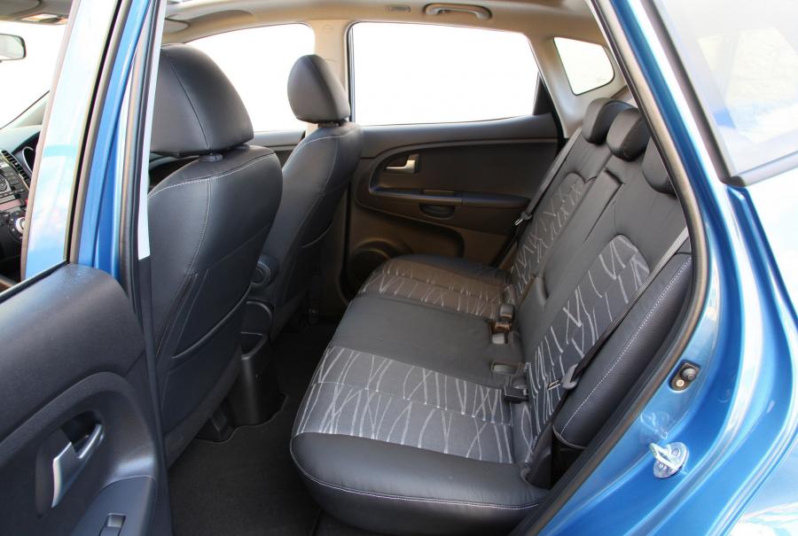  Kia Venga 2012 года  (фото 3 из 27)